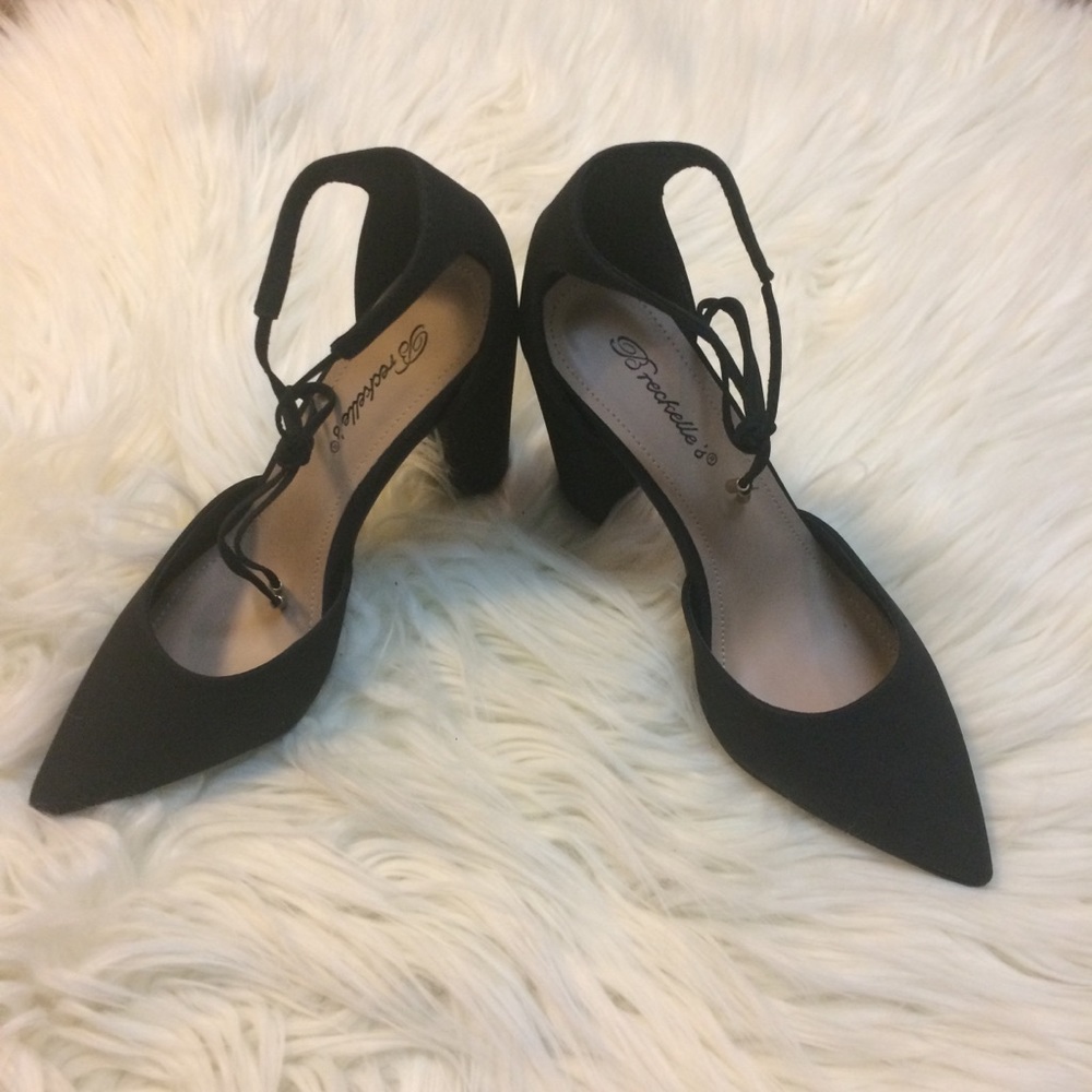 NWT Breckelle’s Pointy Toe Black Vegan Suede Heels